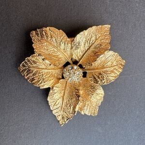 Vintage Judy Lee‎ Textured Flower Poinsettia Gold Tone Rhinestone Brooch Pendant
